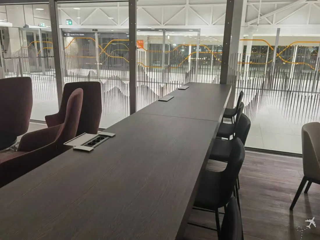 Arbeitstisch Business Lounge Talinn Hafen