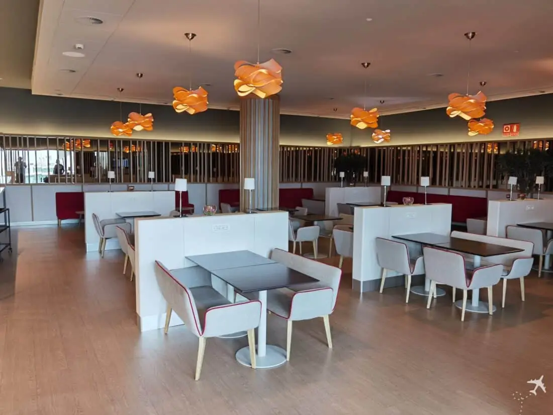 Iberia Velazquez Lounge MAD Essbereich