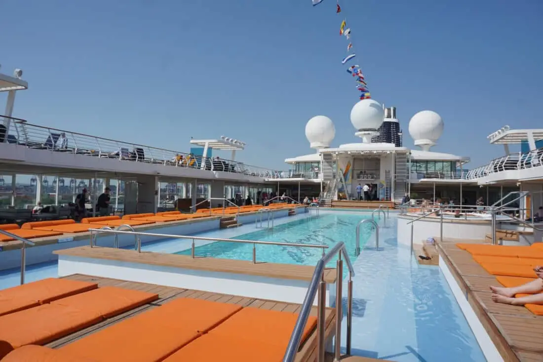 Mein Schiff 4 Aussenpool gepixelt