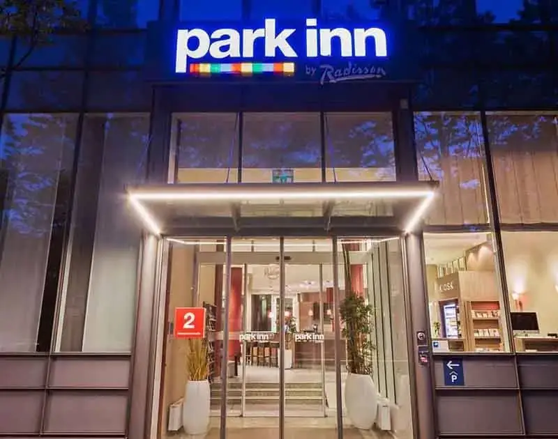 Park Inn Dresden Eingang