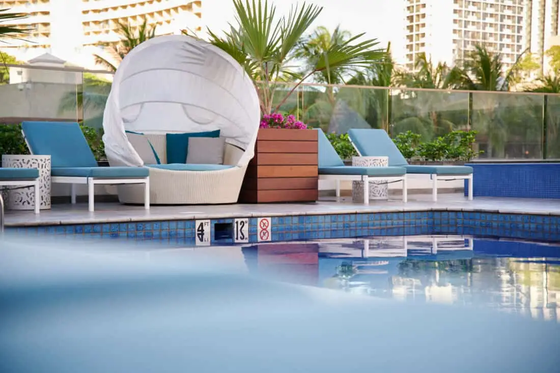 Outrigger Beachcomber Hotel - Poolbereich