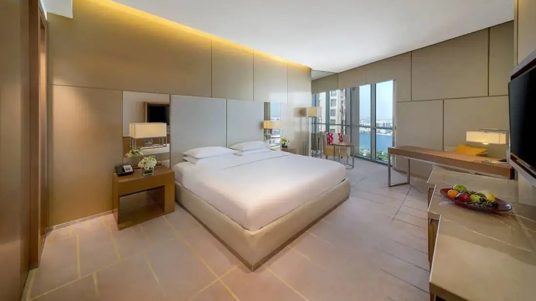 Hyatt Regency Dubai Creek Heights P186 Standard King Creek View.16x9
