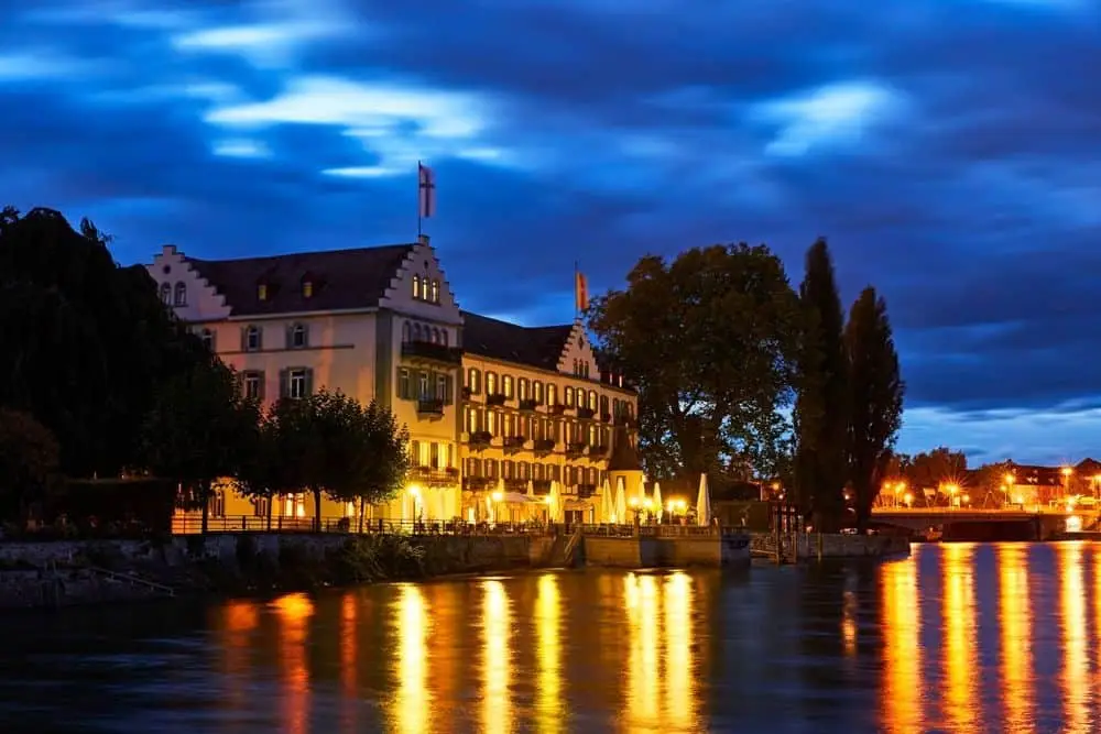 Steigenberger Konstanz exterior facade seaside night12 b435397345