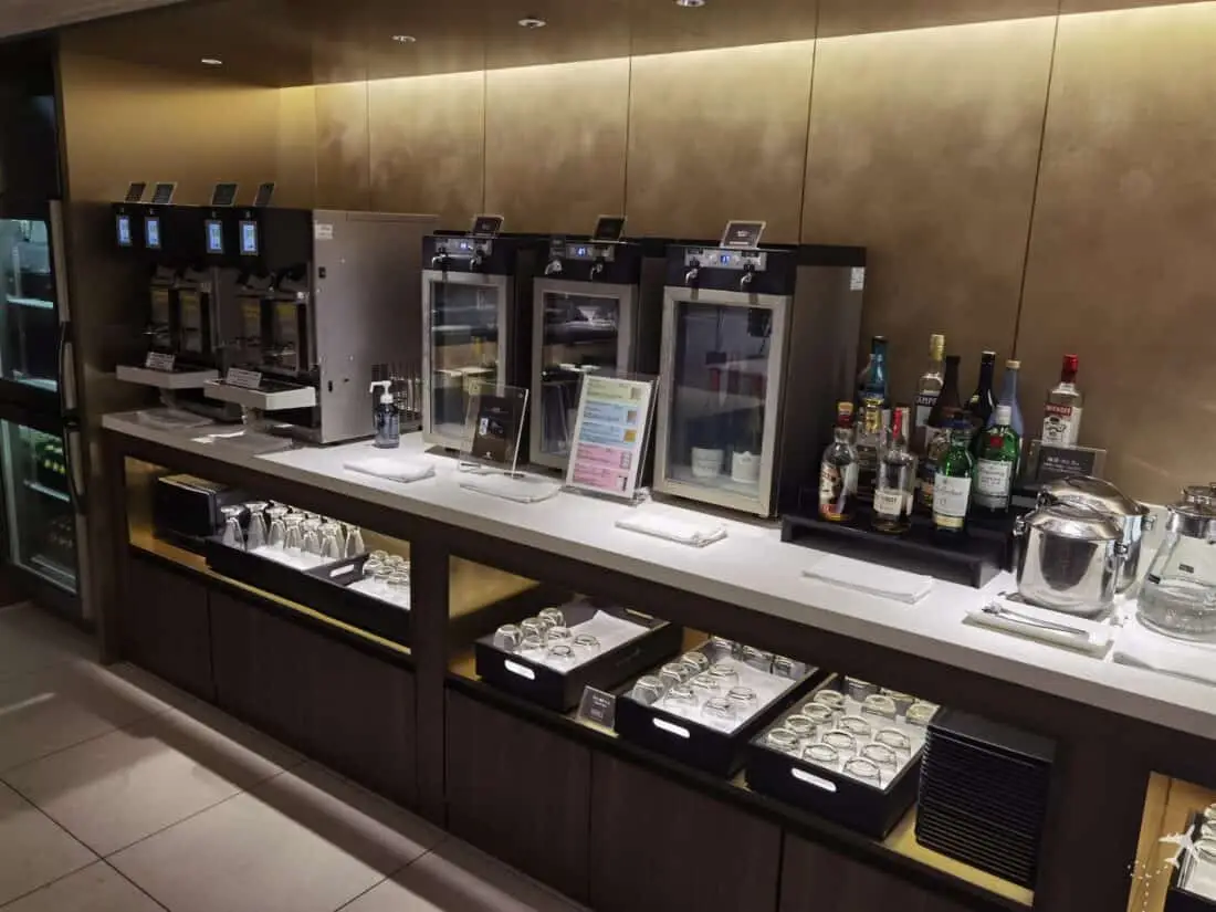 JL F Lounge HND Wein