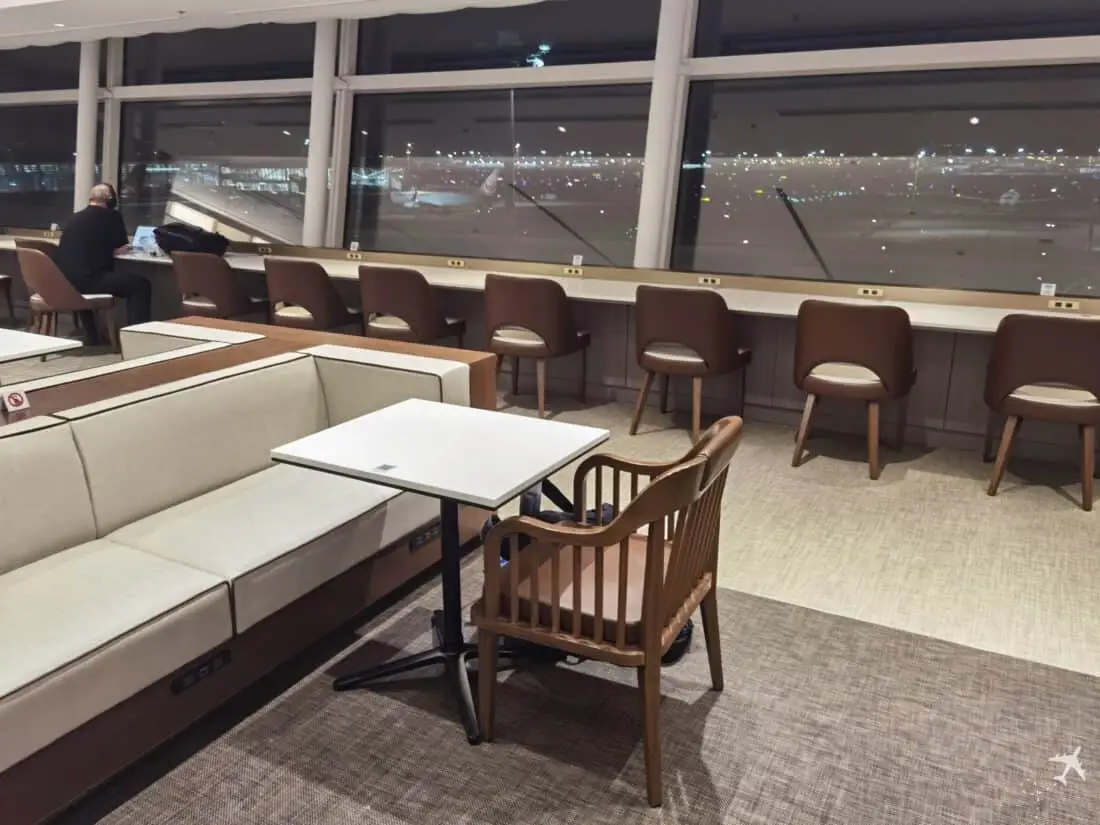 JL F Lounge HND Sitz