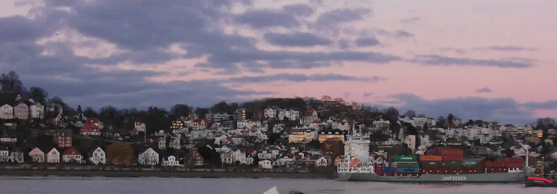 Blankenese Cranz Faehre Blick auf Blankenese4