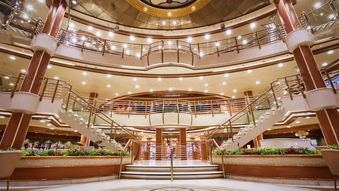 Island Princess - Atrium