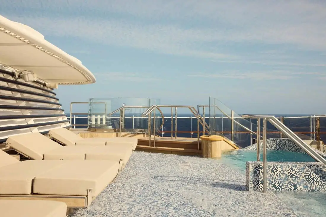 Explora I - Helios Pool und Bar