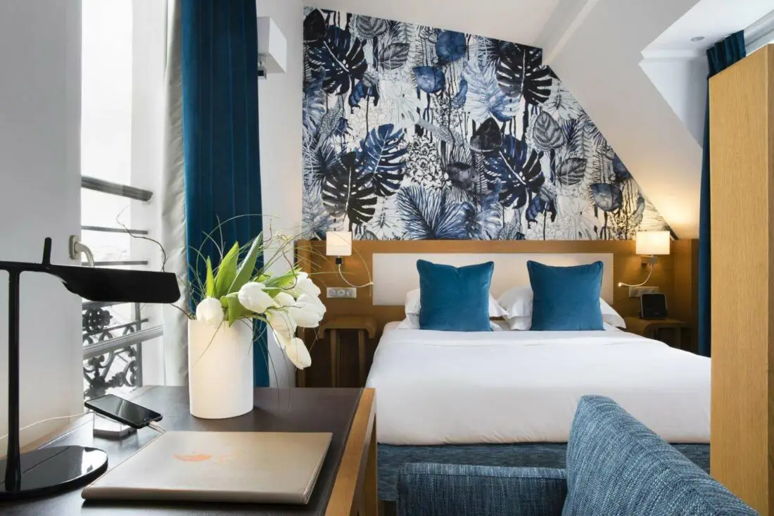 le six hotel room