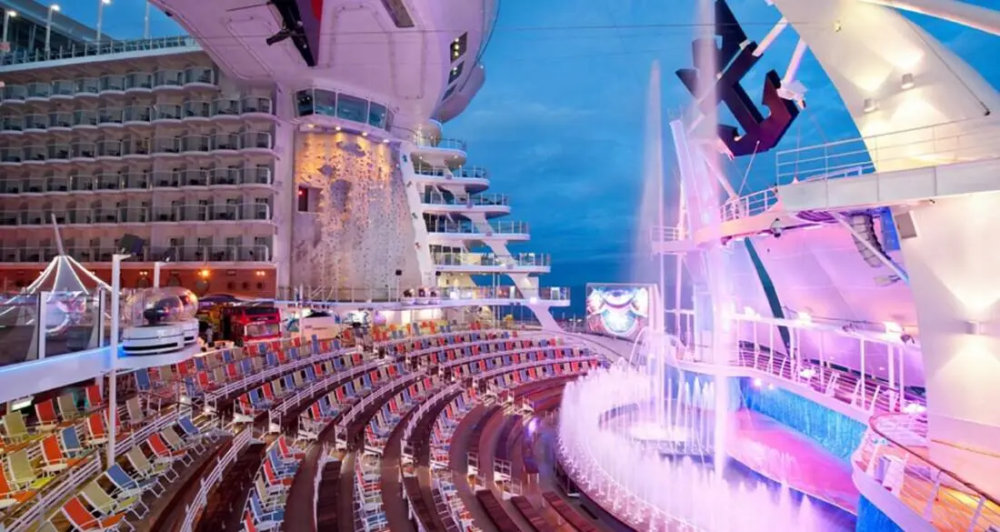 Allure of the Seas - Aqua Theater