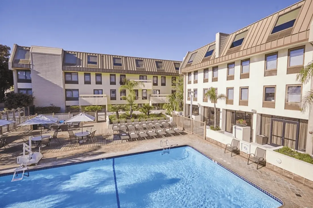 pool riu sfo
