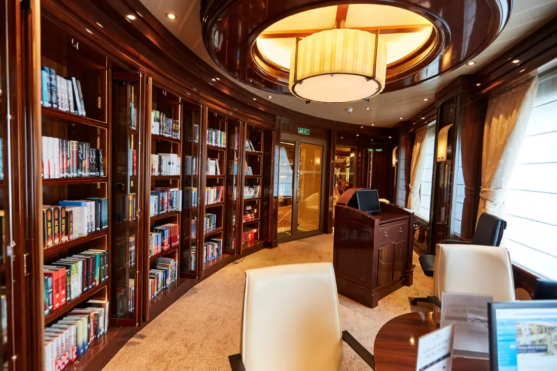 Majestic Princess Library 110A9762