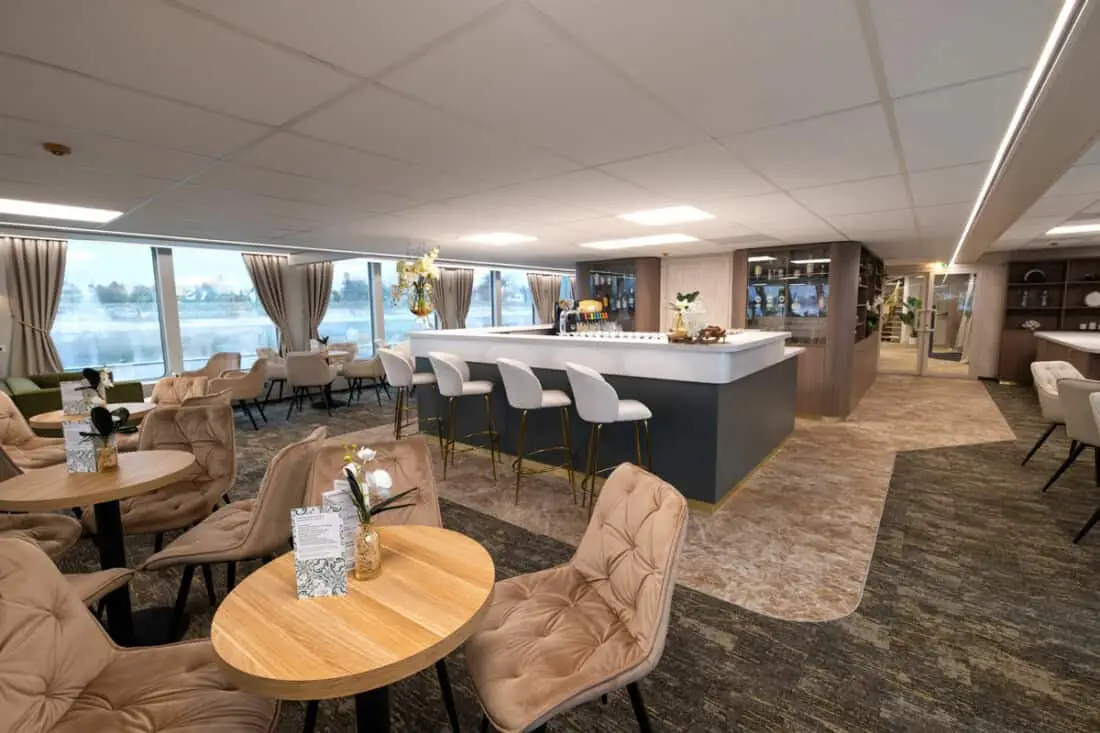 DCS Amethyst 1 - Panoramalounge mit Bar