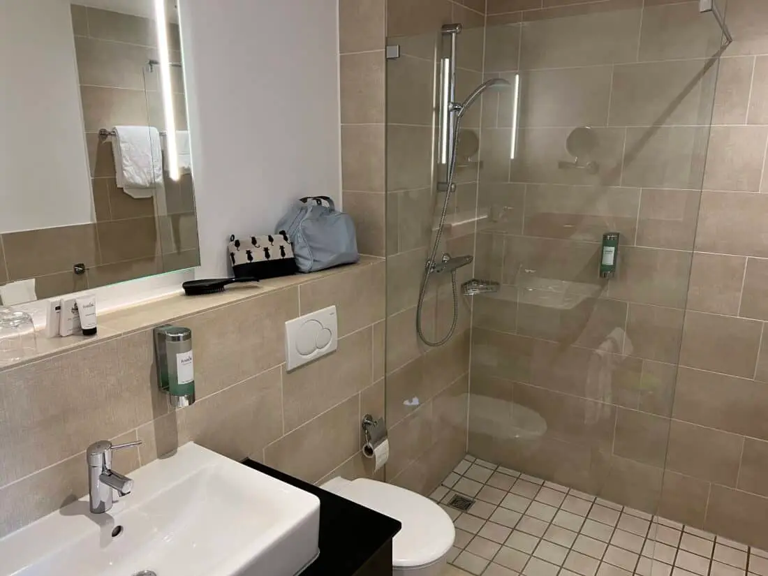 Oversum Winterberg Zimmer Bad