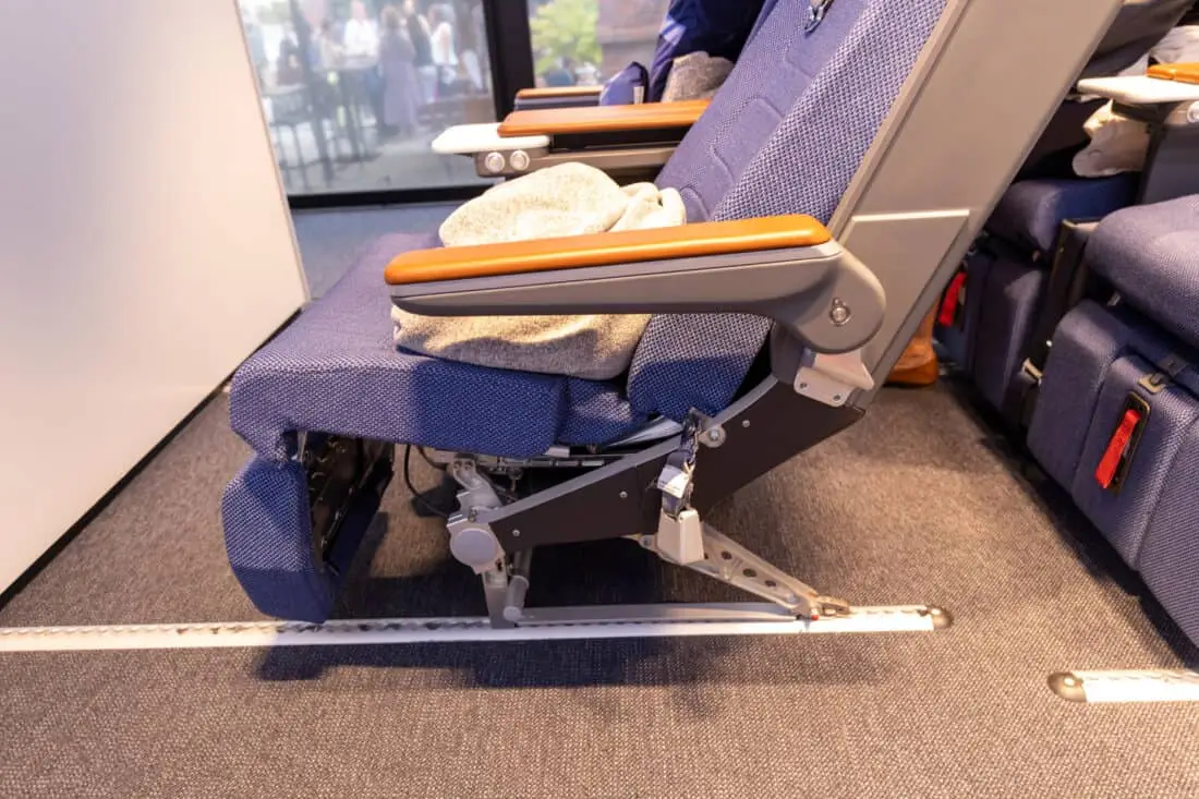 Lufthansa Allegris Premium Economy seitlich