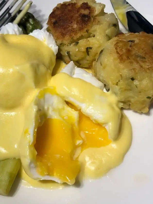 Singapore Airlines A350 Business Class Eggs Benedict 2