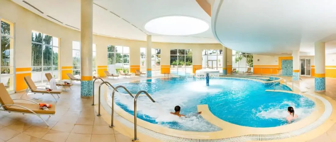 Pool steigenberger