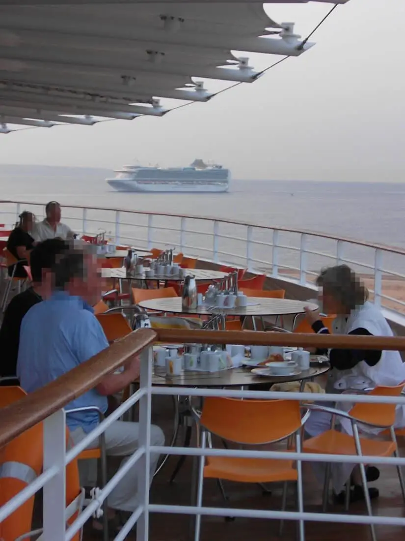AIDA Essen am Heck Buffet gepixelt