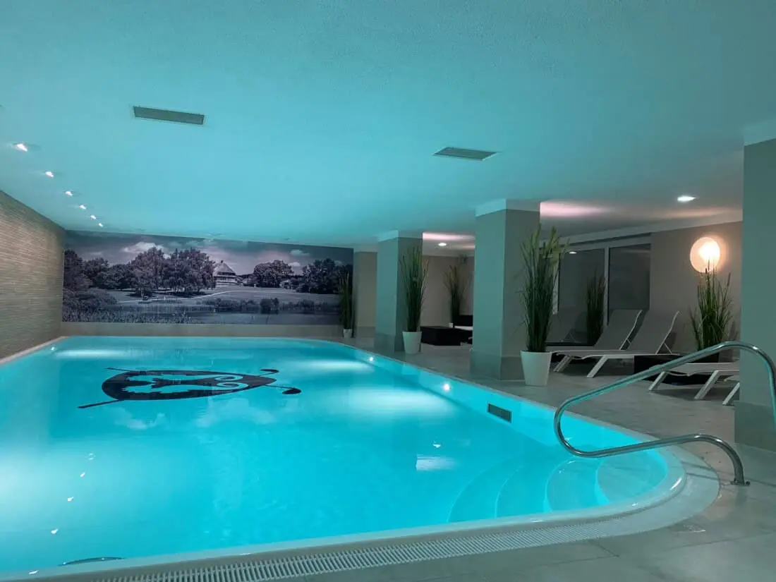 Strandgrün Resort - Wellnessbereich mit Pool