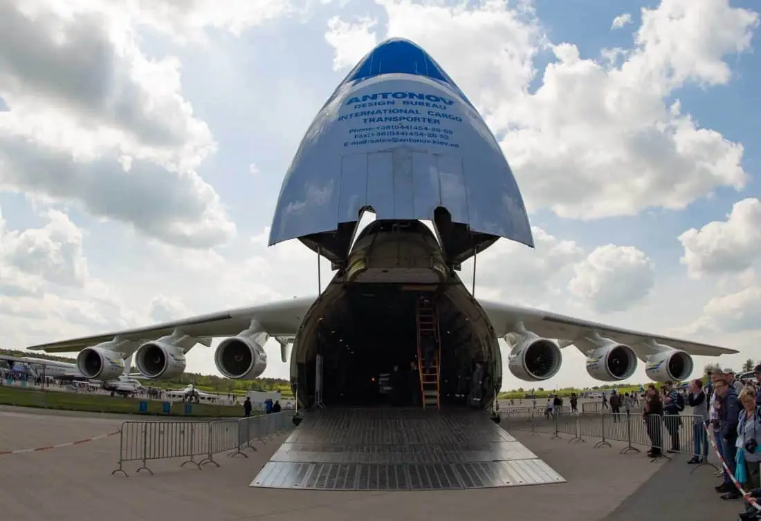 Antonov An-225-225