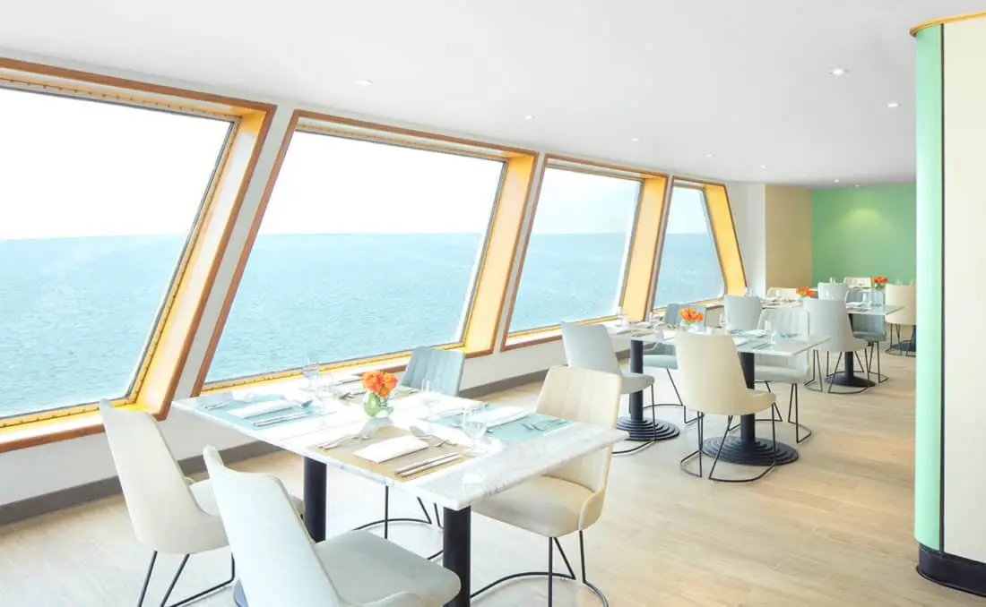 Dining Room Queen Elizabeth 2