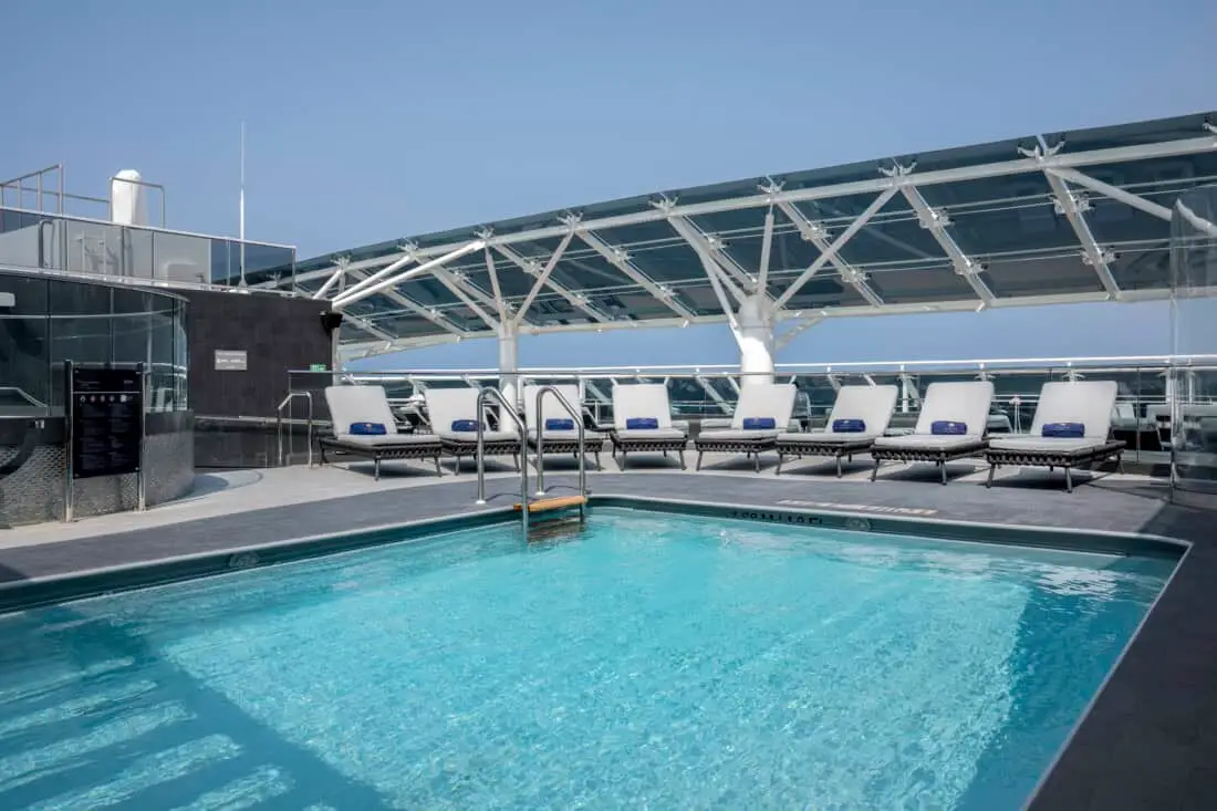 MSC World Europa - Yacht Club Sonnendeck und Pool