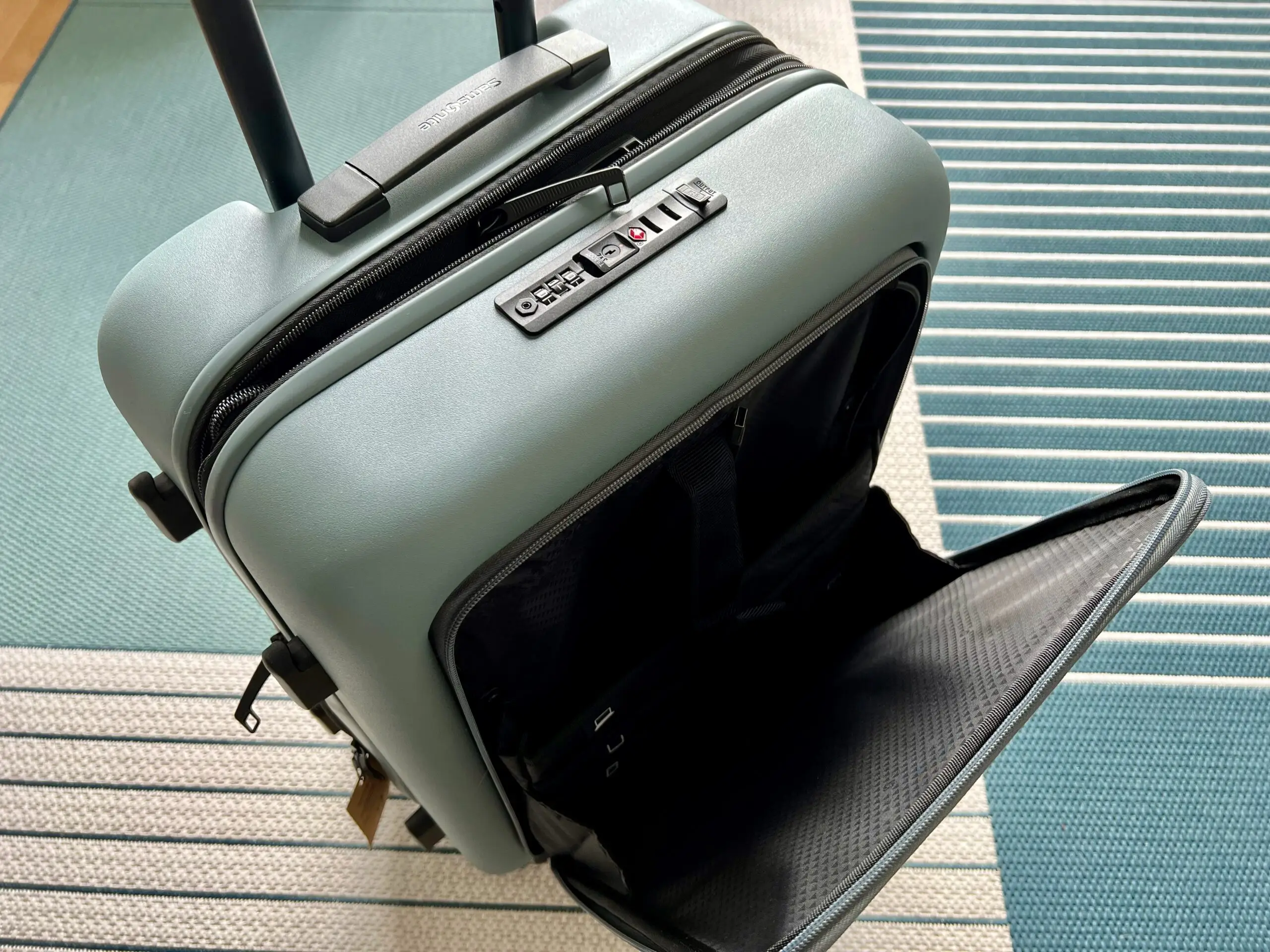 Samsonite Stackd Aussentasche geoeffnet