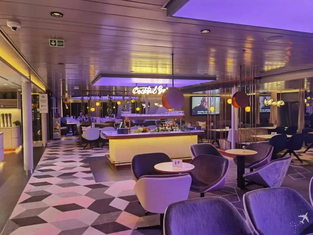Business Lounge MyStar Cocktailbar Sitze