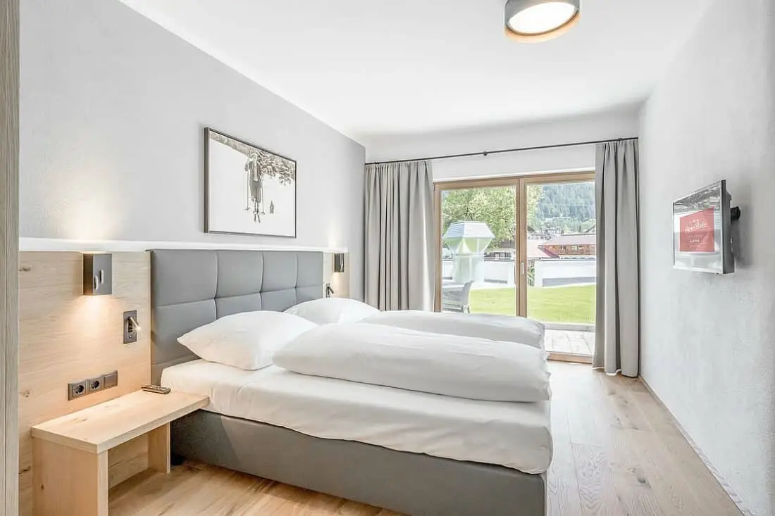 AlpenParks Alpina Seefeld Schlafzimmer
