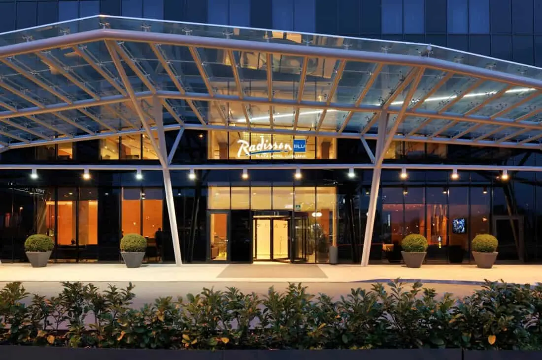 Radisson Blu Plaza Hotel Ljubljana Eingang Aussen 2