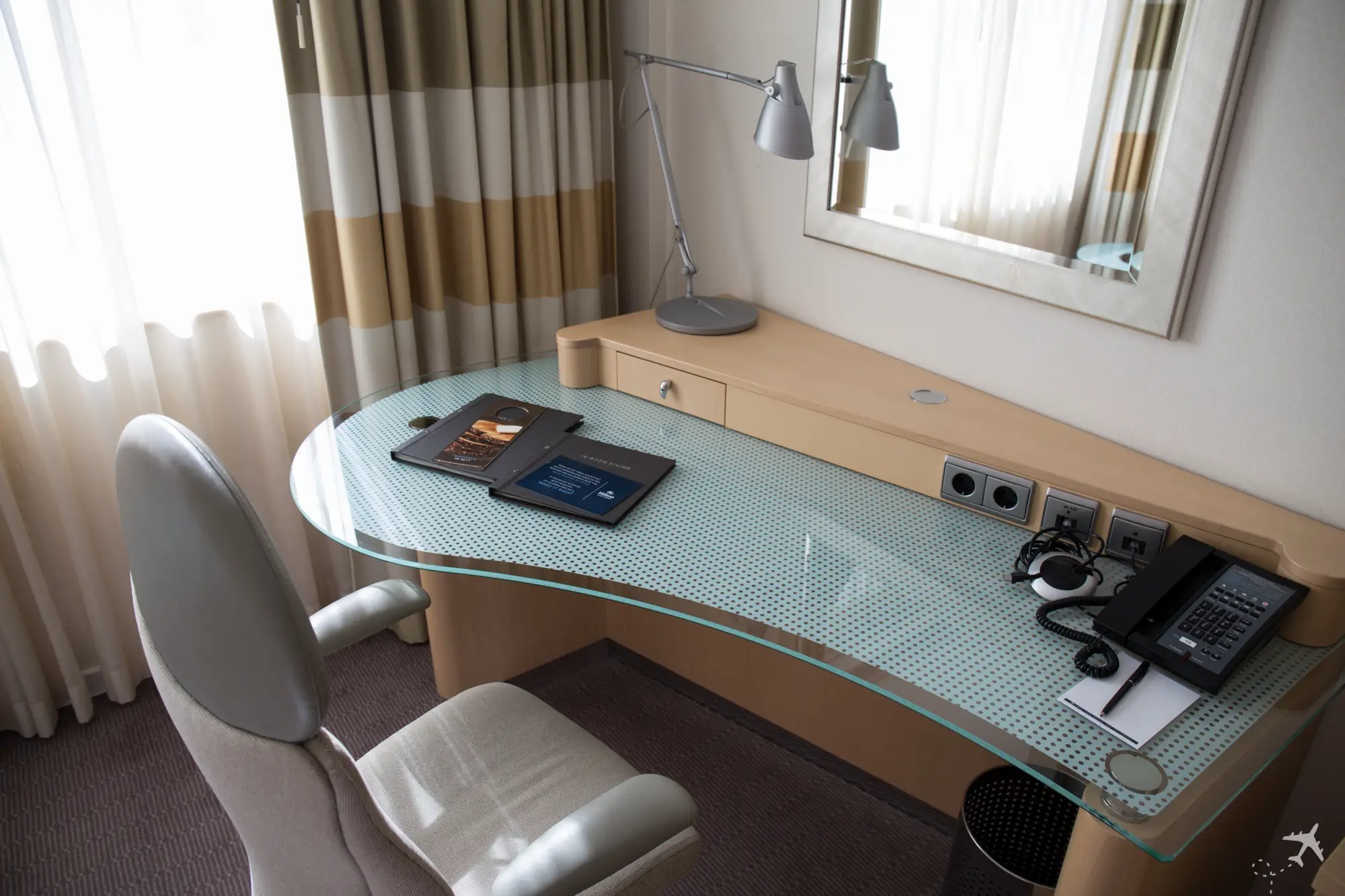 Hilton Düsseldorf Schreibtisch