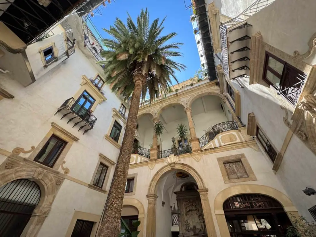 Palermo Hinterhof