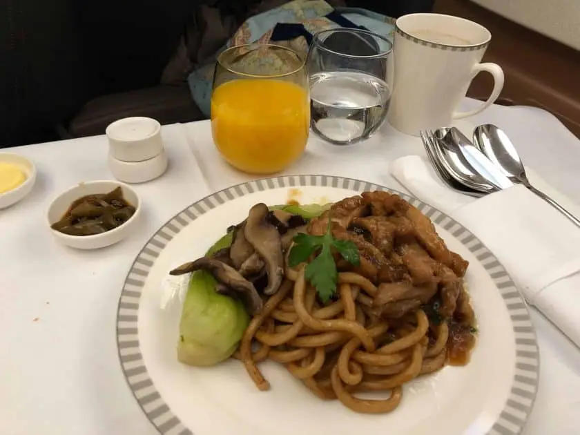 Singapore Airlines A350 Business Class Frühstück Nudeln
