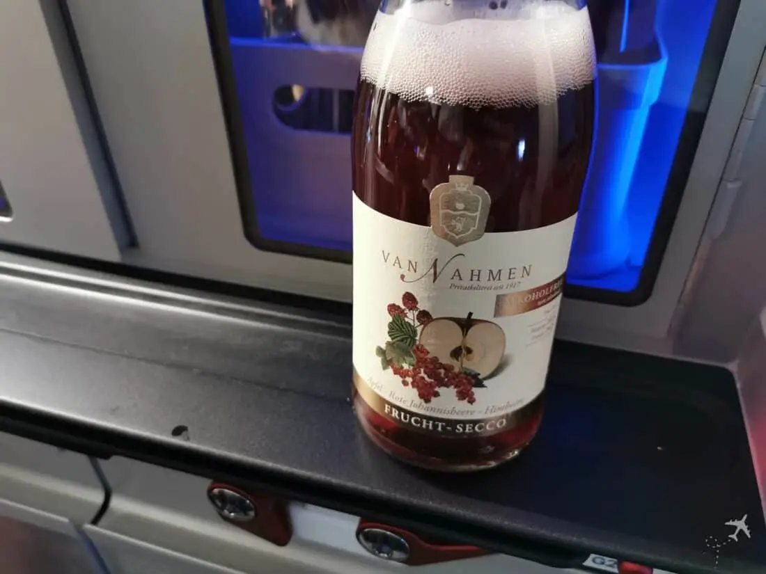LH Biz MUC YYZ Van Nahmen Fruchtsecco 1