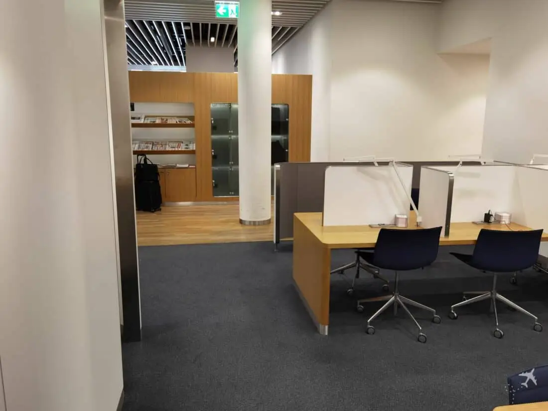 LH SEN Lounge MUC Sitze 1