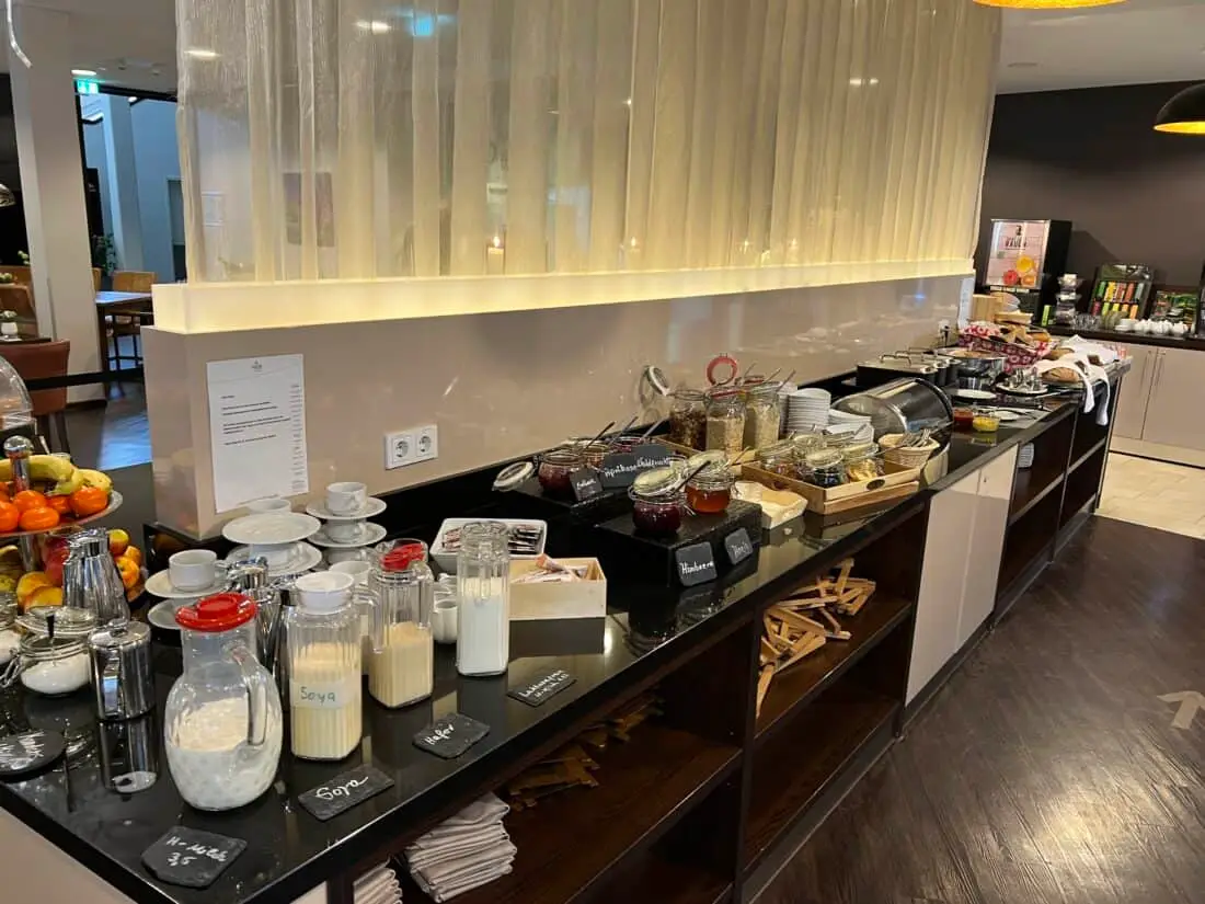 Oversum Winterberg Fruehstueck Buffet