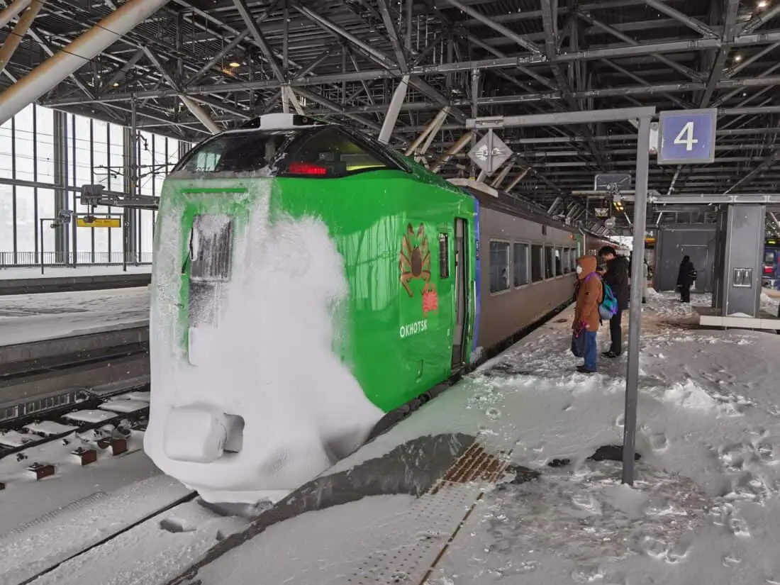 Japan Zug Schnee