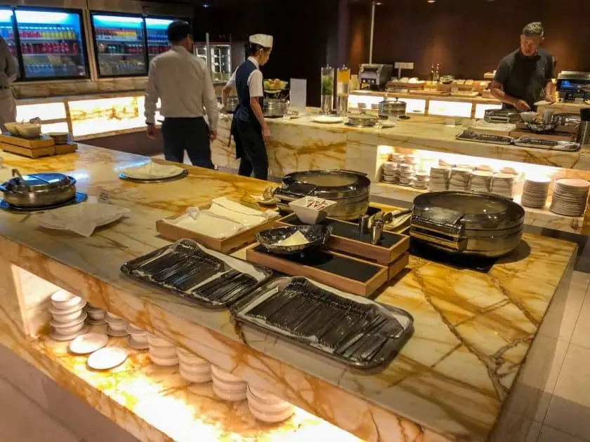 Singapore Airlines SilverKris Lounge Singapur Buffet