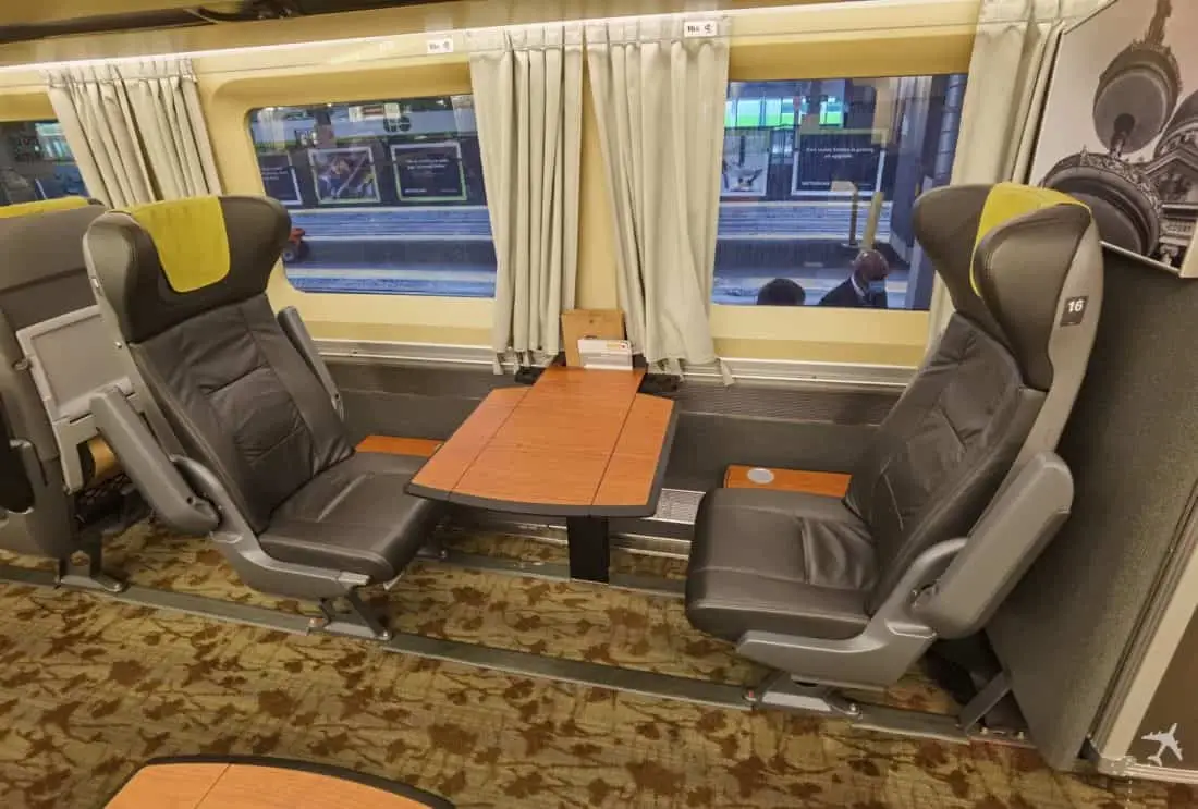 Via Rail Toronto Ottawa Sitze Tisch