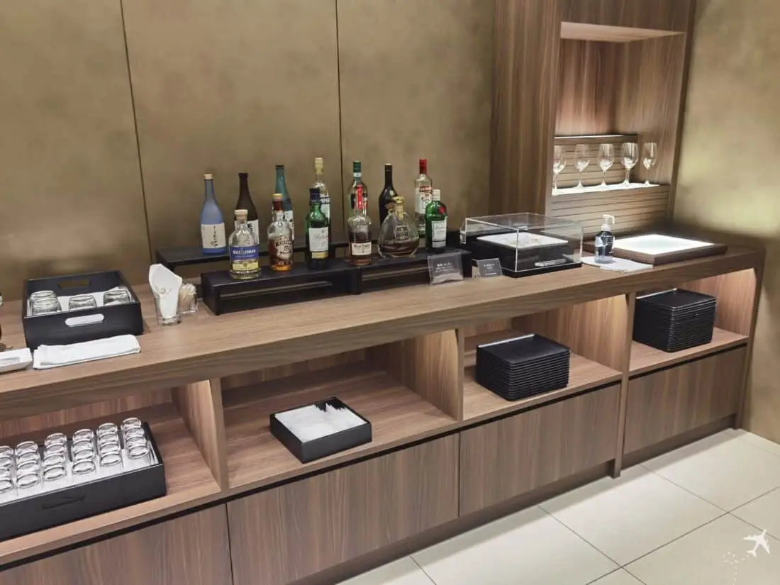 JL F Lounge HND Alk