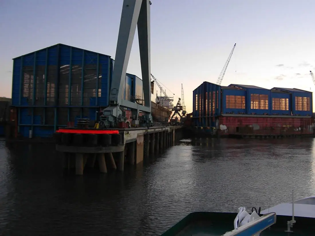 Blankenese Cranz Faehre Este Werft2