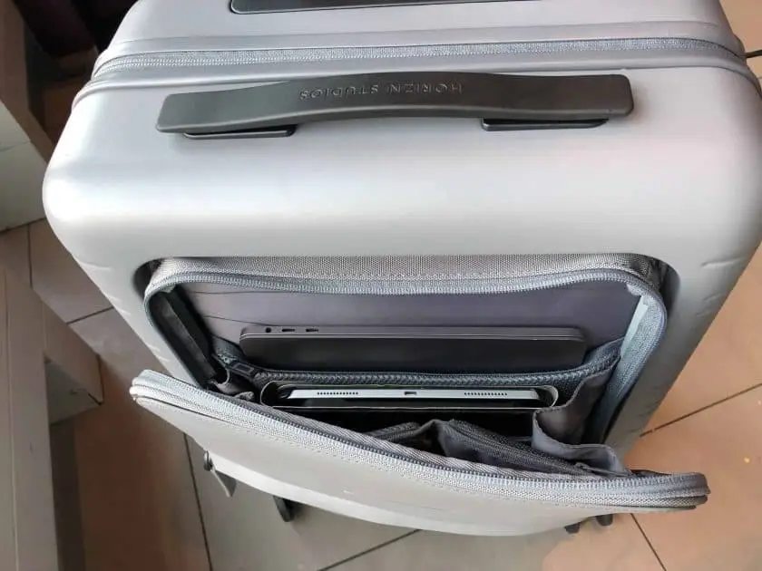 Horizn Studios Model M5 Außentasche geöffnet