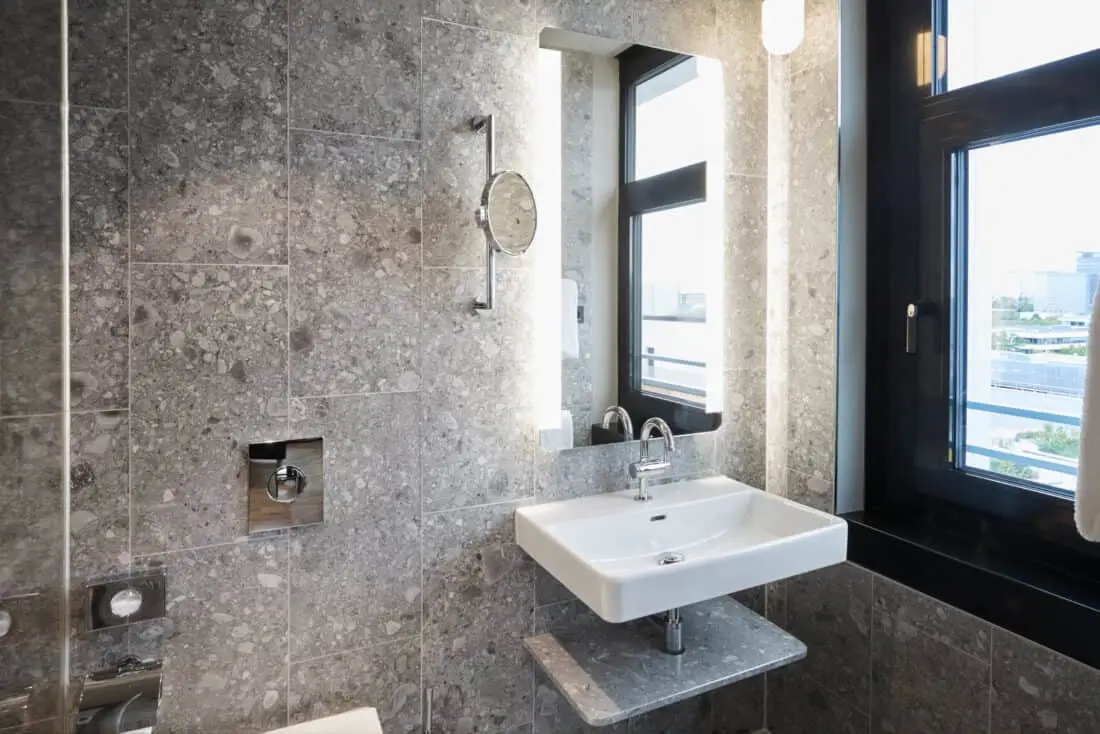 Scandic M nchen Macherei standard room bathroom wi