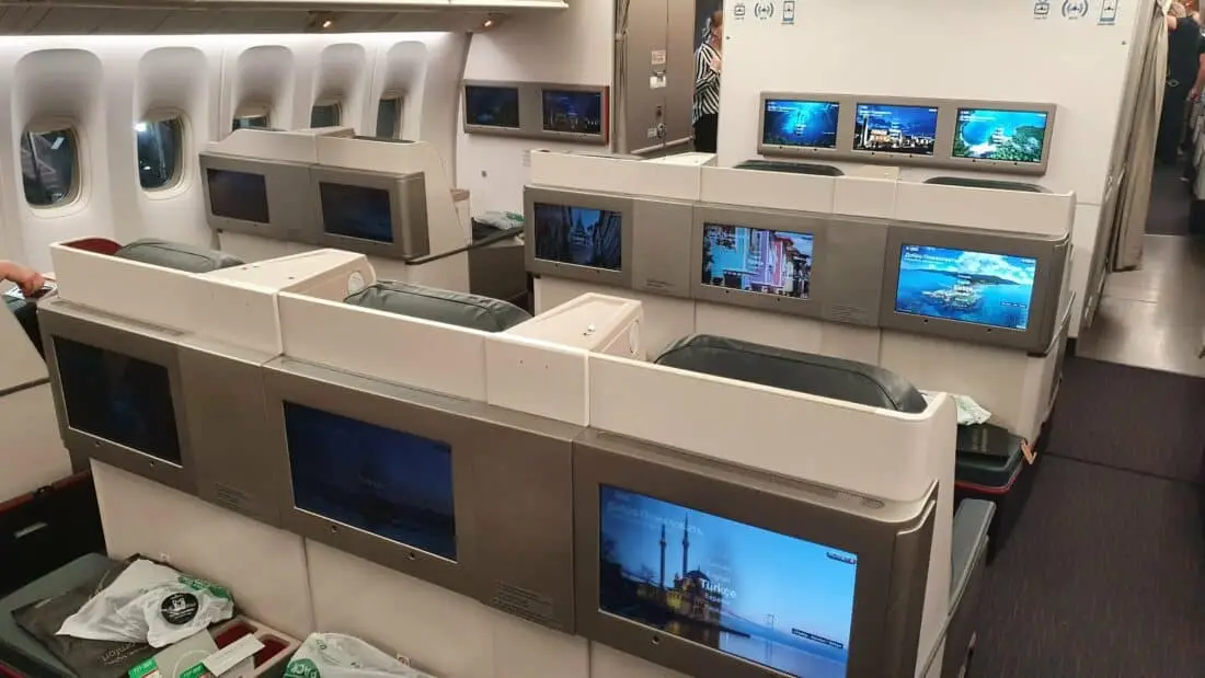 turkish business 777 from behind