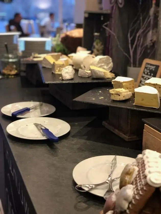 Hotel Palace Berlin Frühstück Kaese