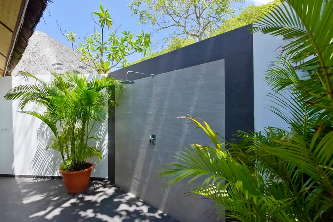 Dreamland Beach Bungalow shower