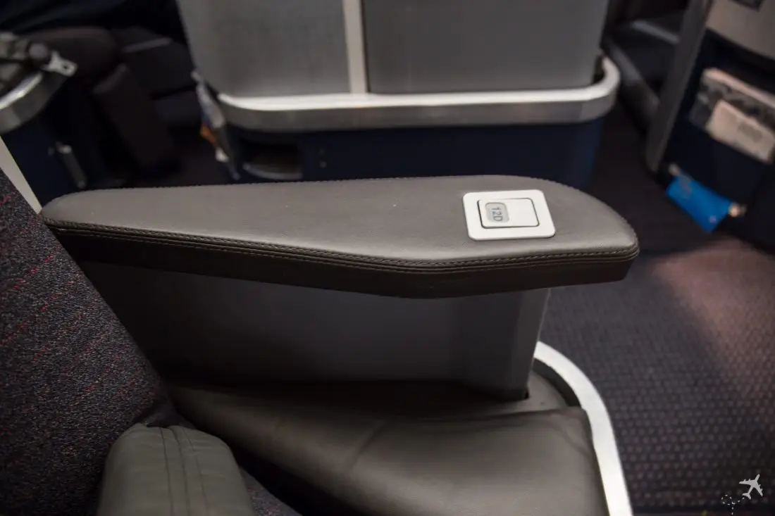 American Airlines Business Class Armlehne