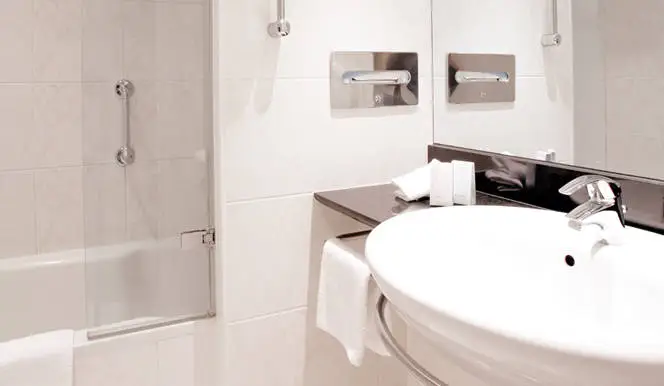 hotel baltic badezimmer