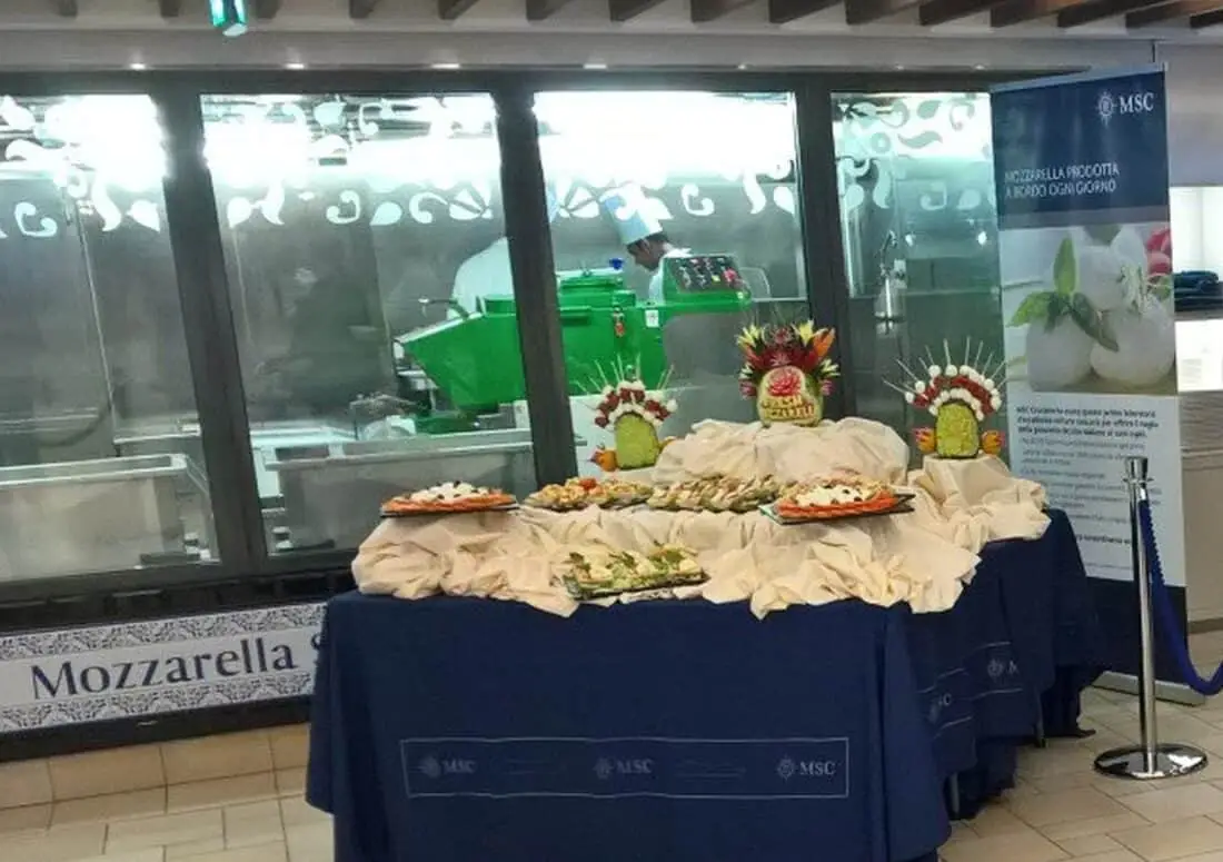 MSC Meraviglia eigene Mozzarella Herstellung