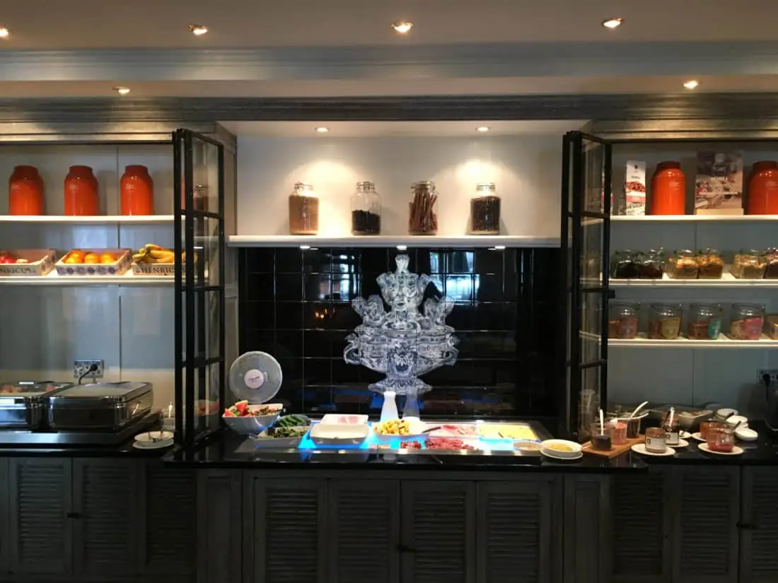 Carlton Ambassador Boutique Hotel Fruehstueck Buffet